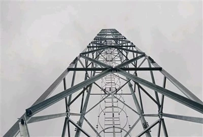 Torre de comunicación autónoma