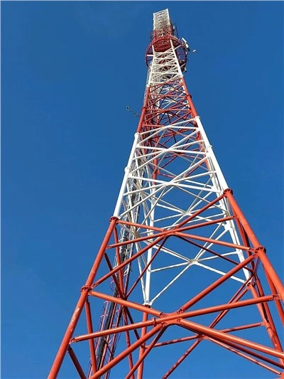 ¿Cuál es el alcance de la señal de un poste de radio?